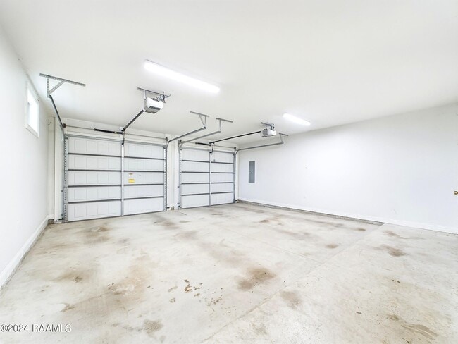 Building Photo - 600 Channel Dr