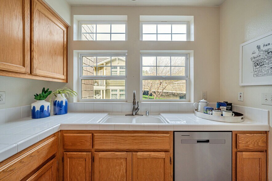 Building Photo - 324 Callippe Ct