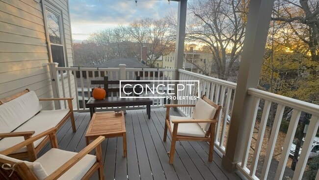 Building Photo - 107 Oxford St