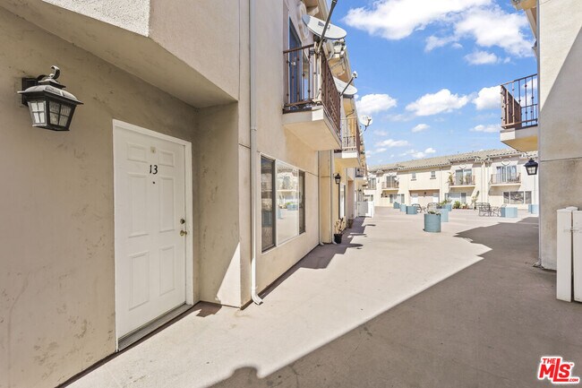 Building Photo - 12375 Osborne Pl