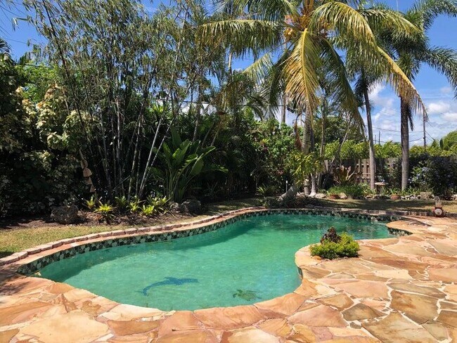 Building Photo - 434 NE 33rd St