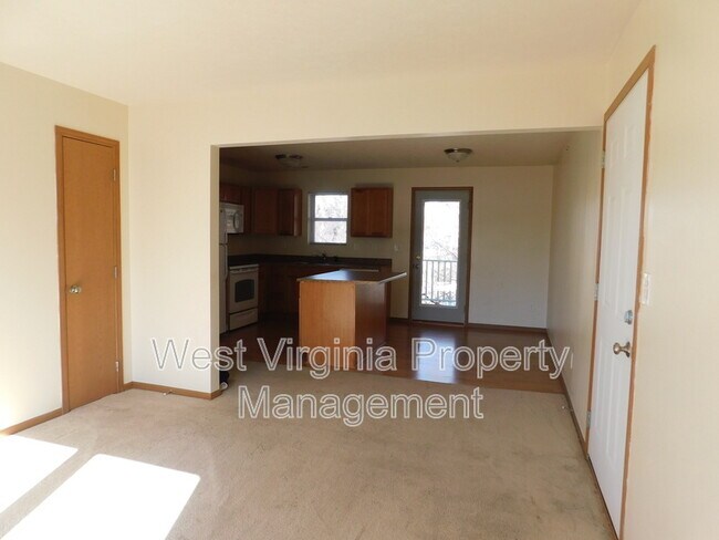 Building Photo - 210 Cardinal Wy