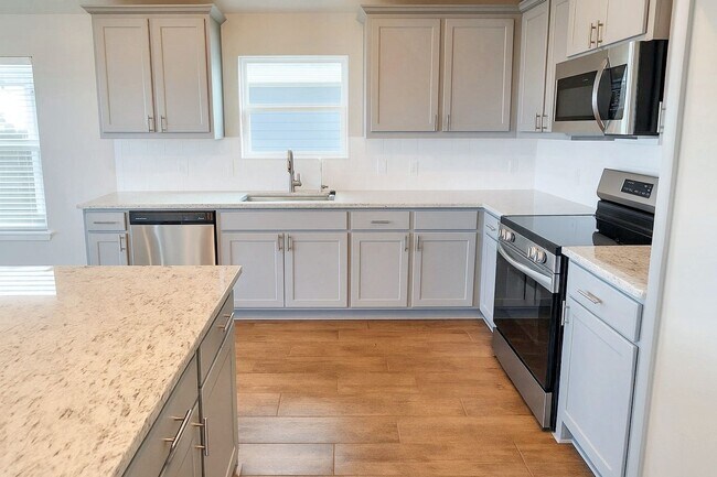 Building Photo - 292 Sunnyside Dr