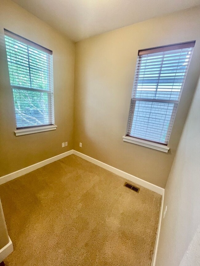 Building Photo - Well Appointed, Open Floor Plan 3-bedroom, 2.5-bathroom home in Beaverton