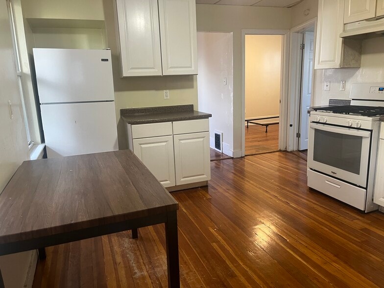 Building Photo - 51 Clark St