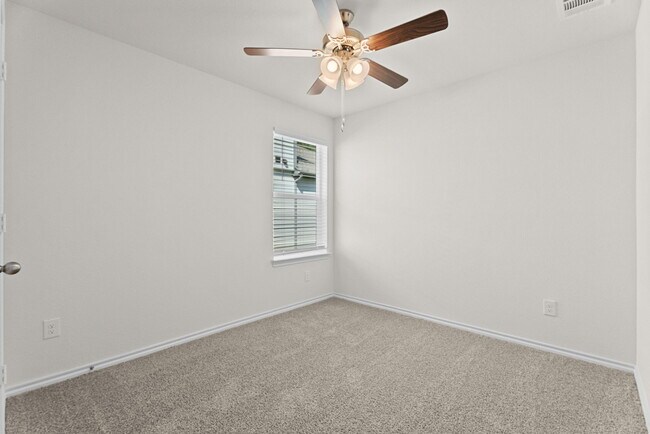 Building Photo - 6044 Freedom Dr
