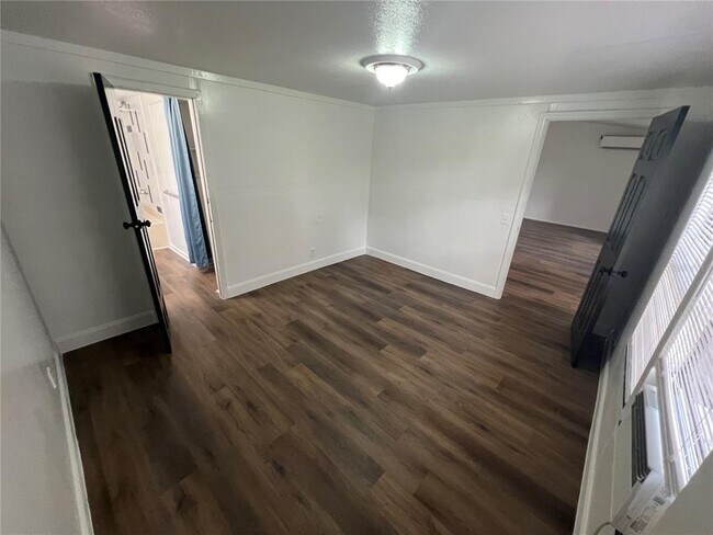 Building Photo - 5195 Countryside Ct