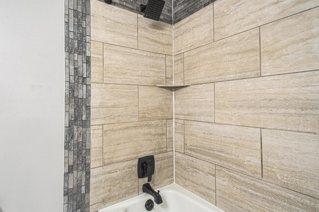 Building Photo - 8011 E 130th Ct