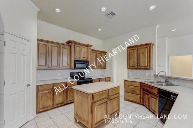 Building Photo - 15813 Traditions Blvd