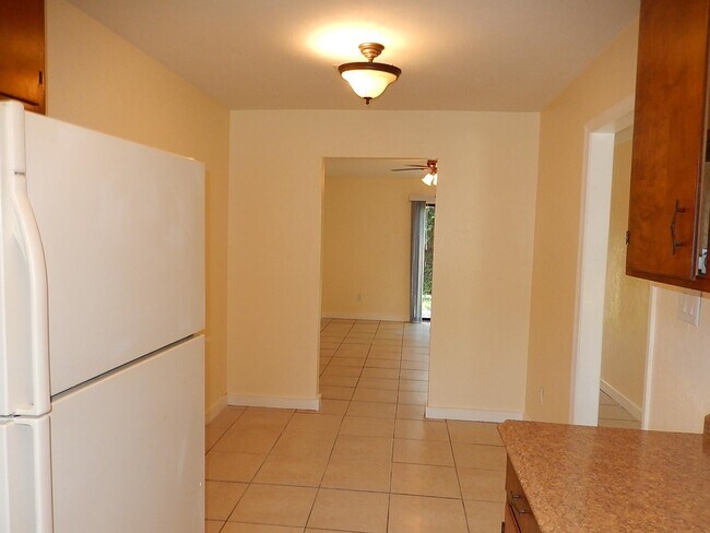 Building Photo - 3200 Nekoma Ln