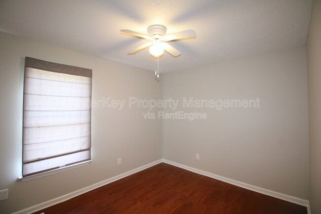 Building Photo - 305 Noonday Ct