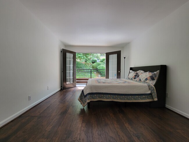 Building Photo - 1445 Monroe Dr NE