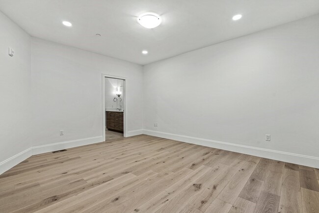 Building Photo - 19 Lily Pond Ln