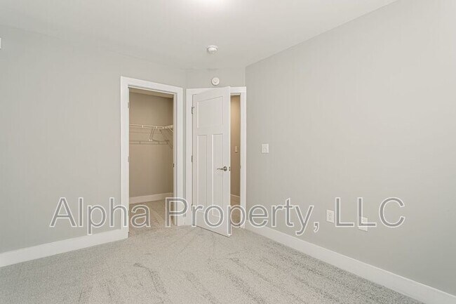 Building Photo - 112 Vly Crk Dr