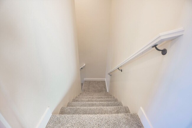 Building Photo - Crimson Park Town Home.