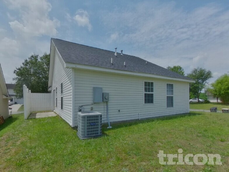 Building Photo - 1903 Duke Adam St