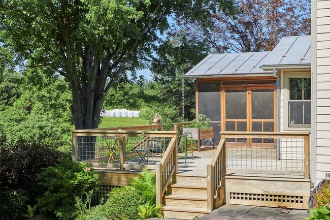 Building Photo - 108 Wey Rd