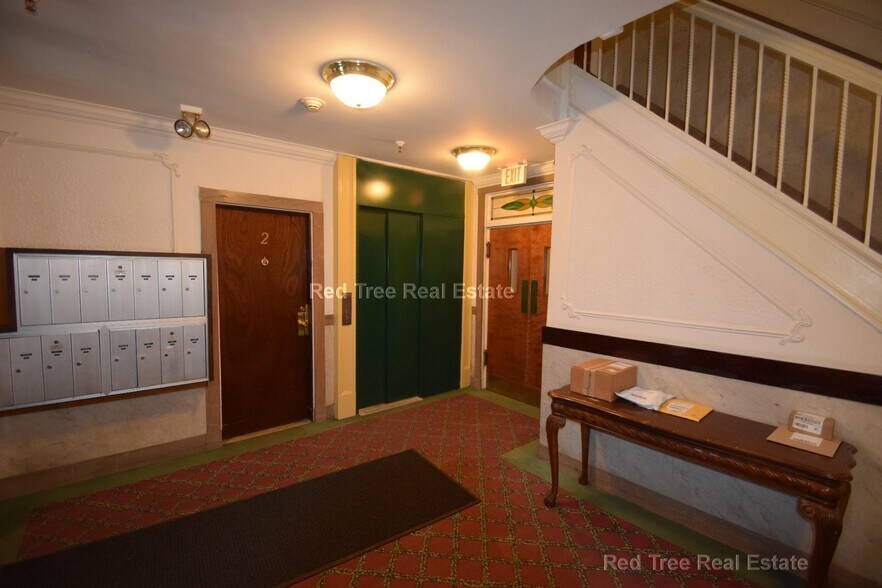 Building Photo - 117 Park Dr