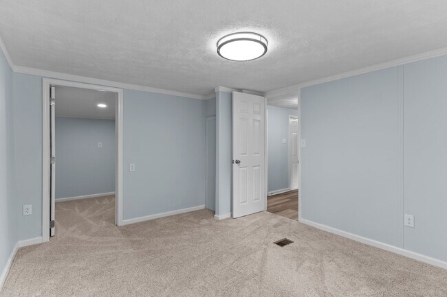 Building Photo - 2061 Center Ct SW