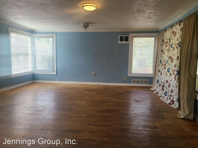 Building Photo - 5 br, 2 bath House - 1638 Orchard Street