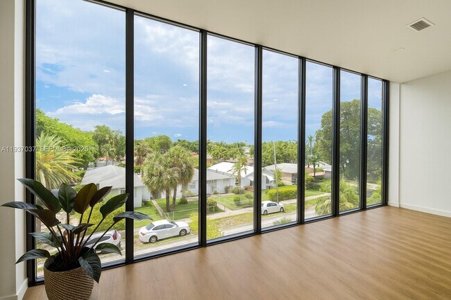 Building Photo - 1950 Fletcher St