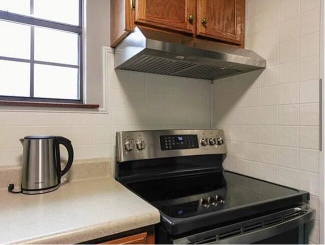 Building Photo - 356 Kingview Dr