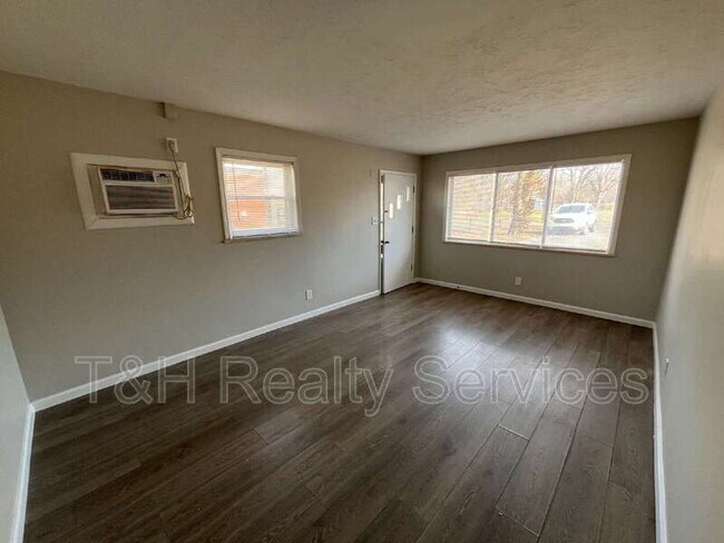 Building Photo - 5048 Hardegan St