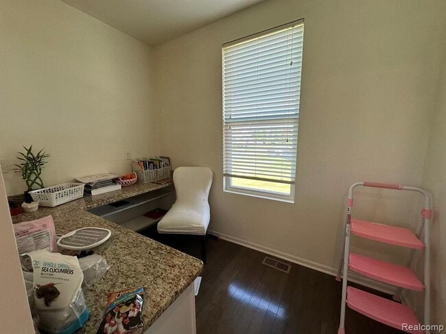 Building Photo - 5791 Northford