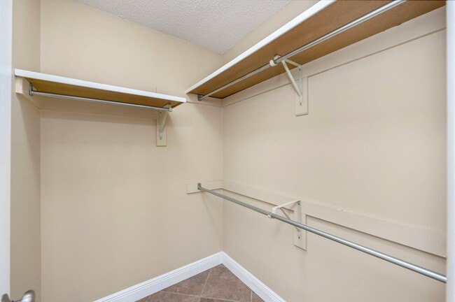 Building Photo - 2901 Alpine Pl