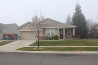 Building Photo - 4 bedroom, 2 bathroom home in Plumas Lake