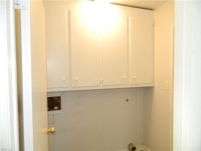 Building Photo - Brandon