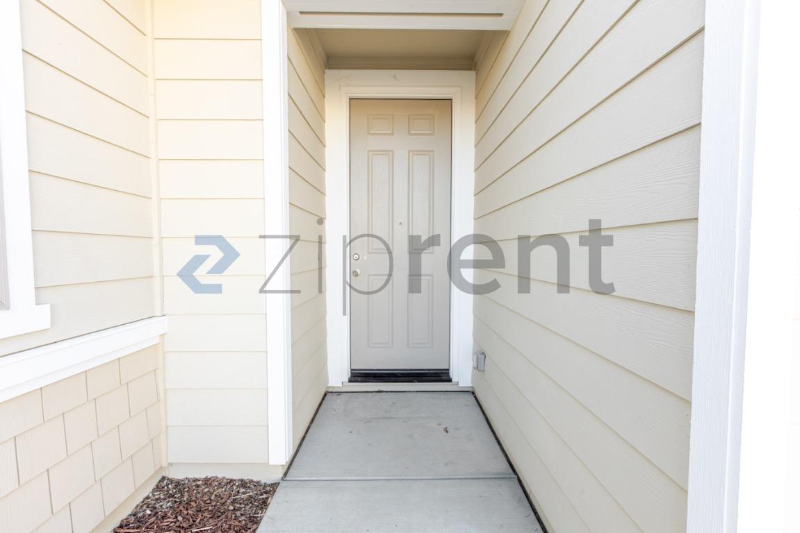 Building Photo - Unit
