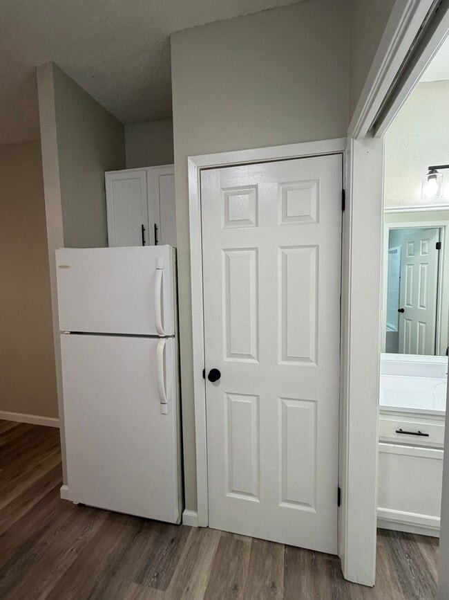 Building Photo - 1 bedroom - Gazebo- Near SFA