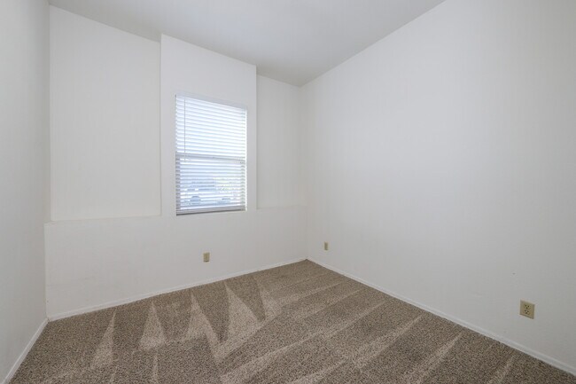 Building Photo - 2927 N Cardell Cir