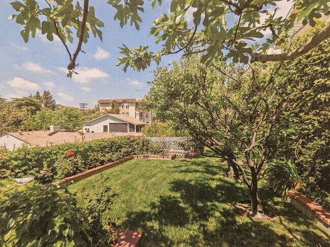 Building Photo - 11861 Laurelwood Dr