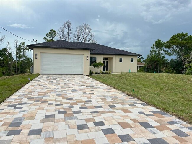 Building Photo - 1043 Brenton Ave