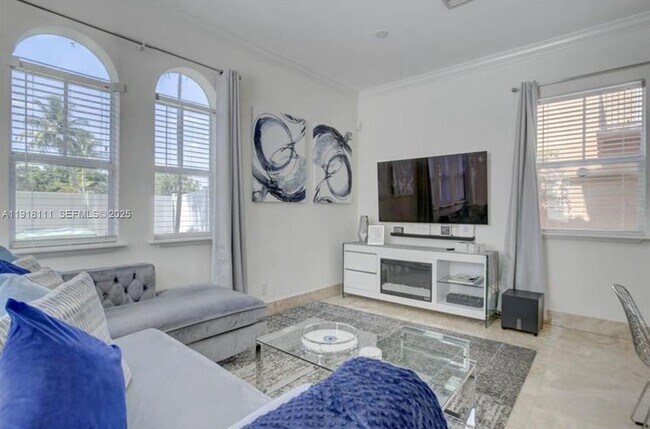 Building Photo - 601 NE 11th Ave