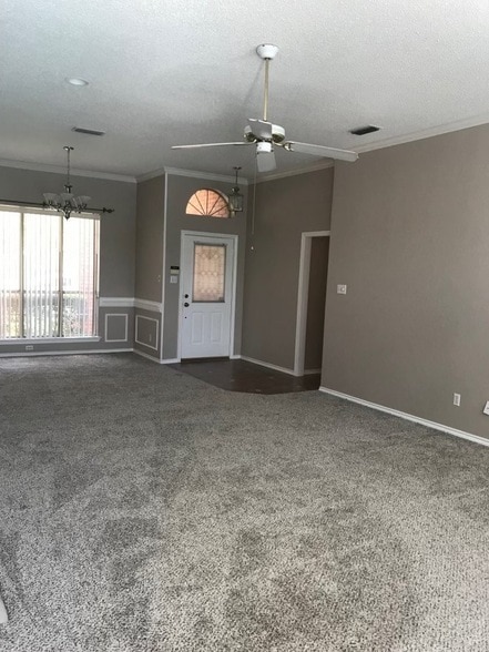 Building Photo - 2609 Classic Ct E