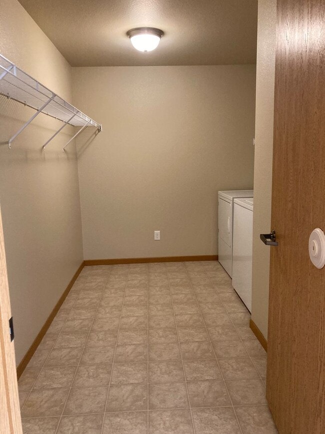 Building Photo - 1 Bedroom Apartment in North Bismarck near BSC with Elevator, W/D and Underground Parking!