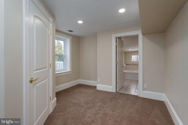 Building Photo - 236 Mercer St