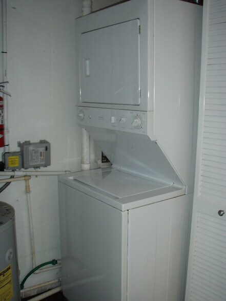 Building Photo - 1105 S Atlantic Ave