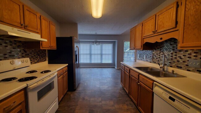Building Photo - 2823 Franzia Dr