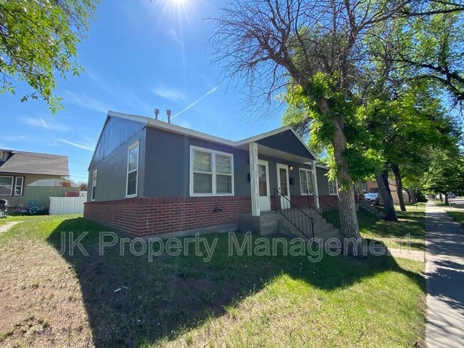 Building Photo - 421 14th St N