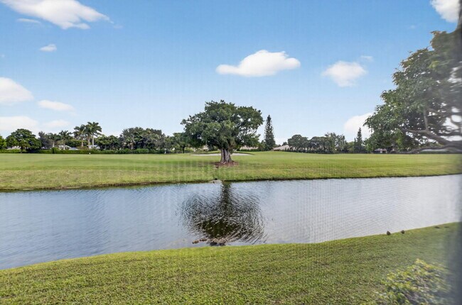 Building Photo - 451 Greensward Ln