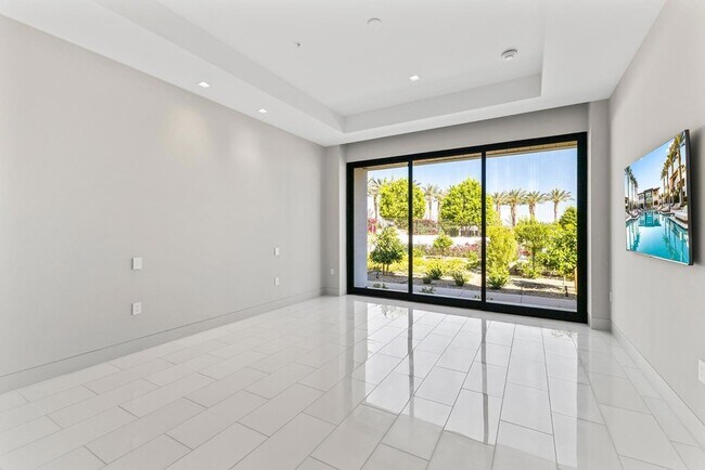 Building Photo - 6587 N Palmeraie Blvd