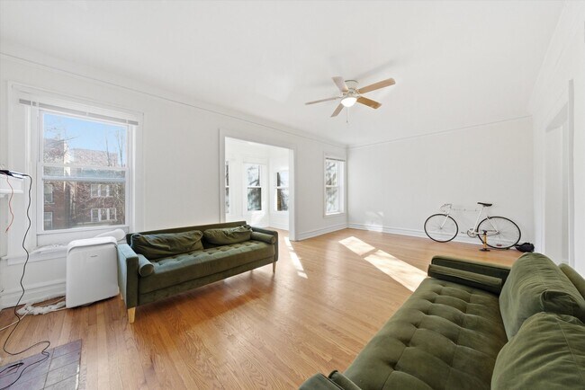 Building Photo - 5210 S Ingleside Ave