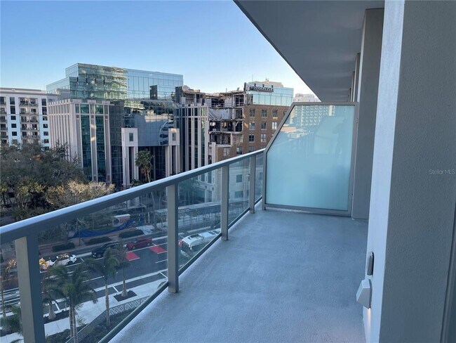 Building Photo - 400 Central Ave