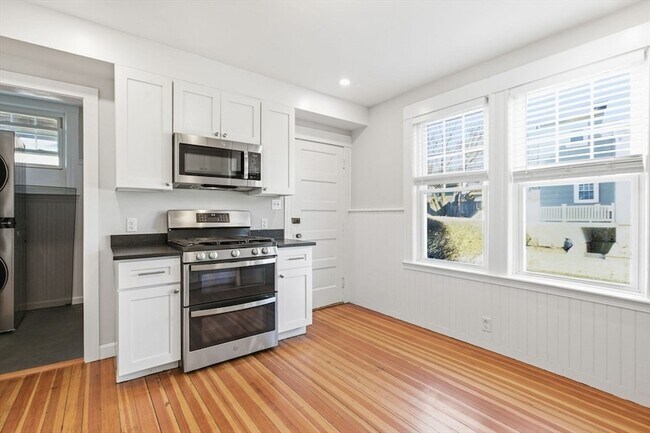 Building Photo - 113 Minot St