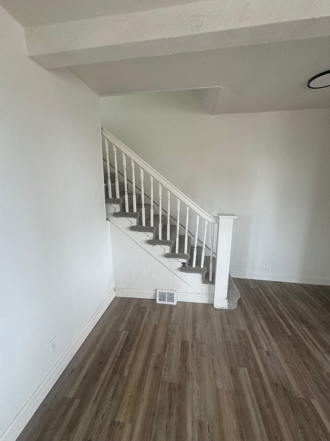 Building Photo - 2310 Jenny Lind St