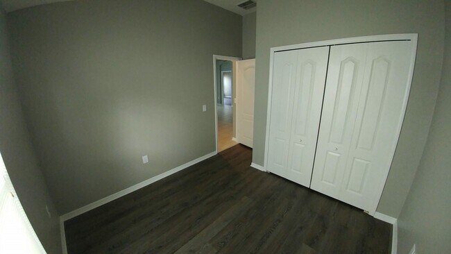 Building Photo - **$750 off 2nd months rent!!**   HUGE 2000 SQFT/4 Bed/2 bath/2 car garage with TONS of upgrades, ...
